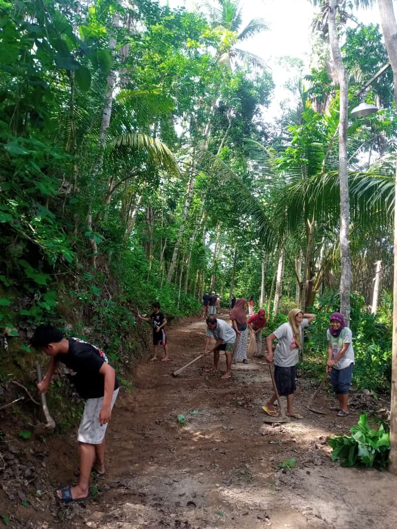Kerja Bakti Warga Rt 023 Padukuhan Ngaseman
